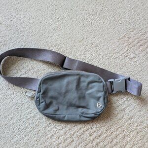 Lululemon Everywhere Belt Bag 1L Gray Adjustable Strap seal grey hip pack purse